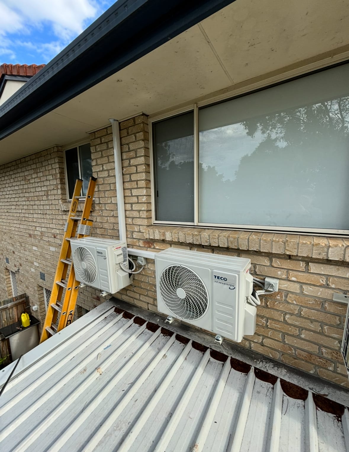 Dual split system outdoor units